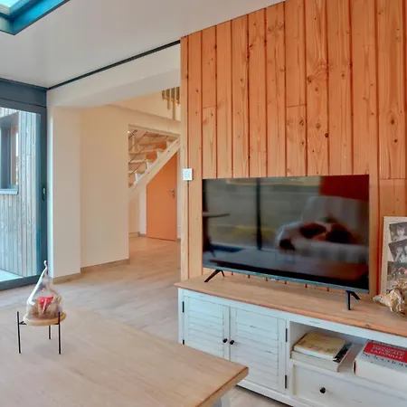 Holiday home Beautiful In Flottemanville-Hague