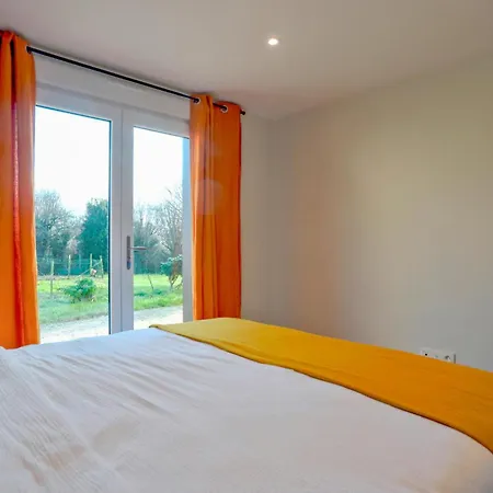 2 Bedroom Beautiful In Flottemanville-Hague